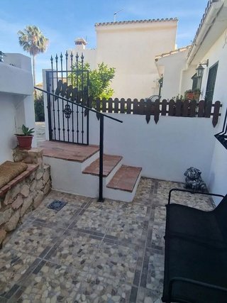 Casa adosada en alquiler en Zona el Higuerón en Benalmádena