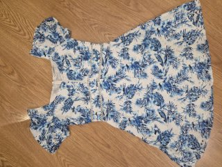 Vestido Guess floral azul y blanco