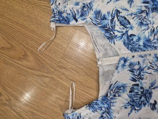 Vestido Guess floral azul y blanco