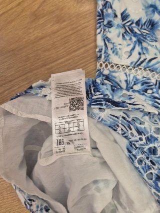 Vestido Guess floral azul y blanco