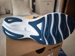 Scarpe da corsa Mizuno Wave Serene per uomo, taglia 42.5