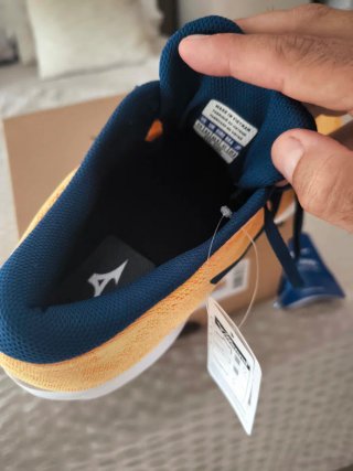 Scarpe da corsa Mizuno Wave Serene per uomo, taglia 42.5
