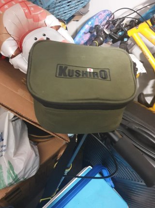 Caña de pescar con carrete y funda