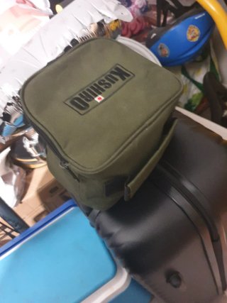 Caña de pescar con carrete y funda