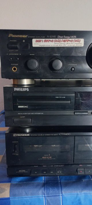 Equipo de música Pioneer y Philips