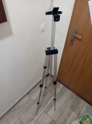 Trípode plateado