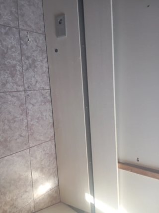 Cómoda de 6 cajones blanca y gris