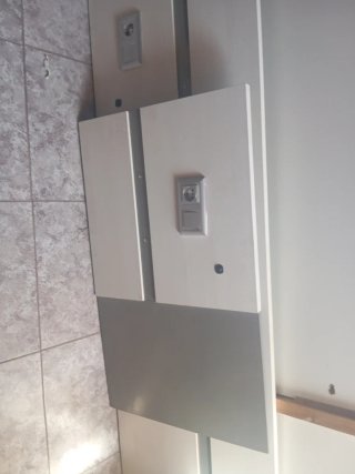 Cómoda de 6 cajones blanca y gris