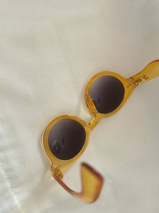 Dos pares de gafas de sol de mujer a la venta junt