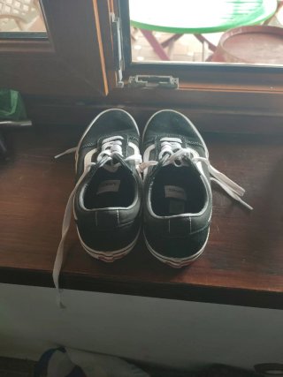 Zapatillas Vans Negras y Blancas