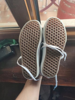 Zapatillas Vans Negras y Blancas