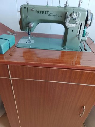 Máquina de coser Refrey Transforma