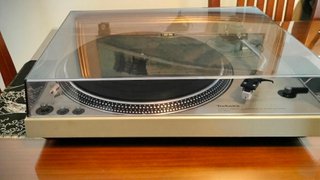 Tocadiscos Technics SL-1700.