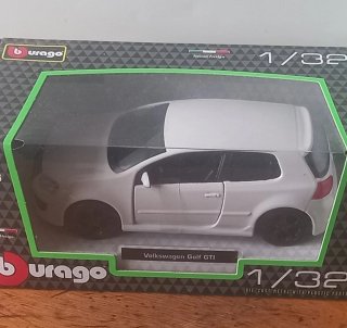 Volkswagen Golf GTI 1:32 Burago