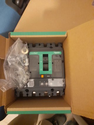 Interruptor Automático Schneider C16F42D160