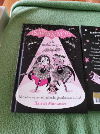 Lote 4 libros Isidora Moon