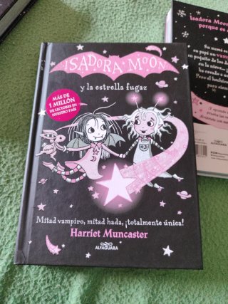 Lote 4 libros Isidora Moon