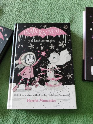 Lote 4 libros Isidora Moon