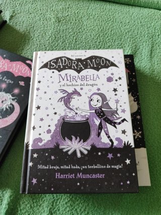 Lote 4 libros Isidora Moon
