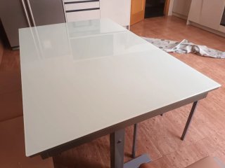 Mesa de cocina y comedor,  fija de cristal y metal