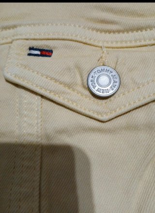 Chaqueta vaquera Tommy Hilfiger color vainilla