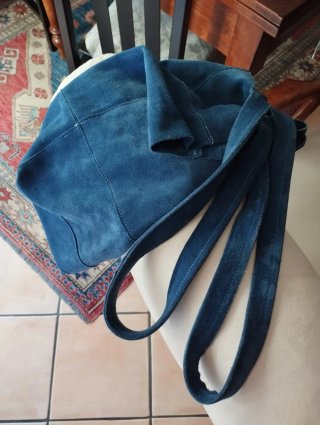 Borsa in vera pelle scamosciata blu carta da zucch