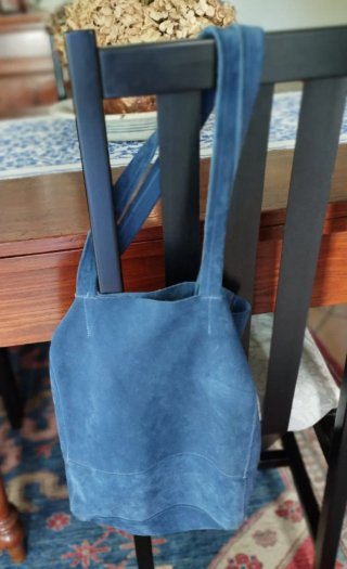 Borsa in vera pelle scamosciata blu carta da zucch