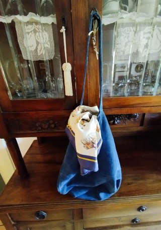 Borsa in vera pelle scamosciata blu carta da zucch