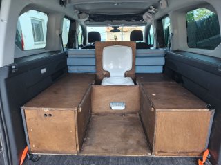 Mueble camper hecho a medida para Citroën Berlingo