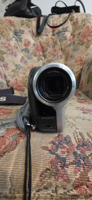 Sony Handycam DCR-DVD92E videocamera