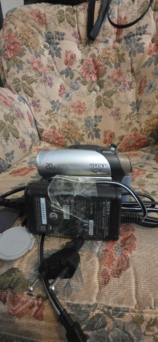 Sony Handycam DCR-DVD92E videocamera