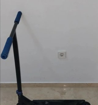 Patín Profesional Negro con Puños Azules