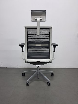 Silla STEELCASE THINK v2 Reposacabezas Profesional