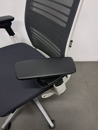 Silla STEELCASE THINK v2 Reposacabezas Profesional