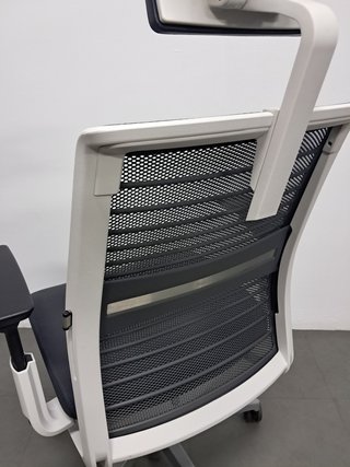 Silla STEELCASE THINK v2 Reposacabezas Profesional