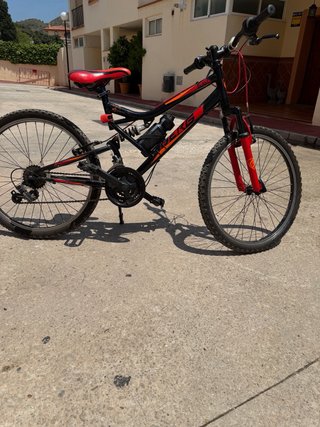 Bicicleta Montaña Niño Negra y Roja Berg