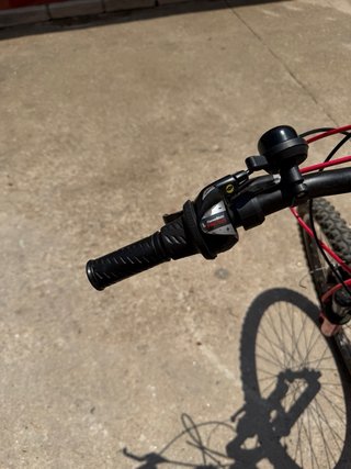 Bicicleta Montaña Niño Negra y Roja Berg