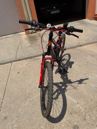 Bicicleta Montaña Niño Negra y Roja Berg