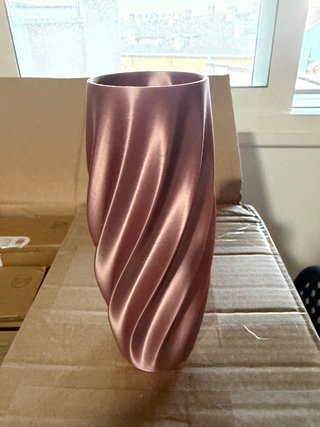Jarrón Diseño Metálico Rosa Dorado