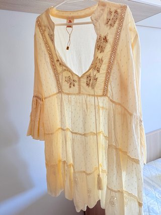 Vestido playero beige y amarillo