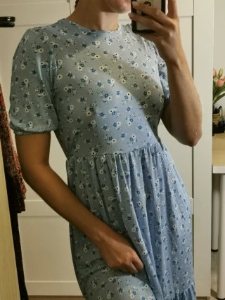 Vestido floral azul y blanco