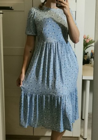 Vestido floral azul y blanco