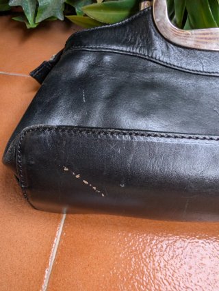 Bolso de piel negro