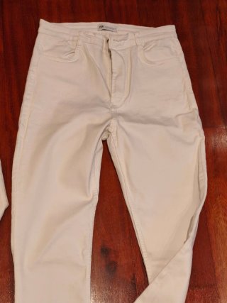 Pantalón vaquero blanco Talla 44