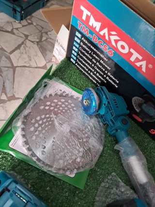 Decespugliatore a batteria Tmakota 68V