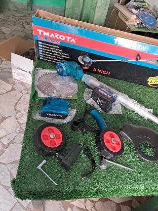 Decespugliatore a batteria Tmakota 68V