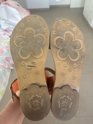 Sandalias Porronet doradas y multicolor