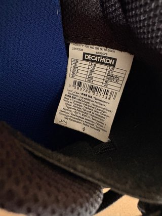 Botas de fútbol Kipsta negras y blancas