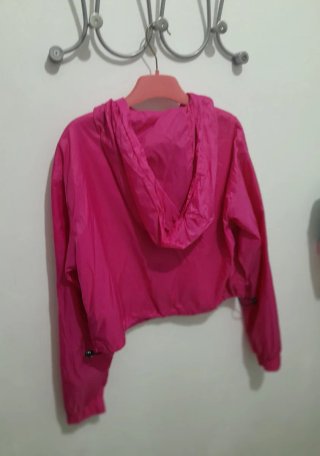 Cortavientos Bershka rosa