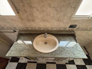 Mueble de baño mármol y granito.